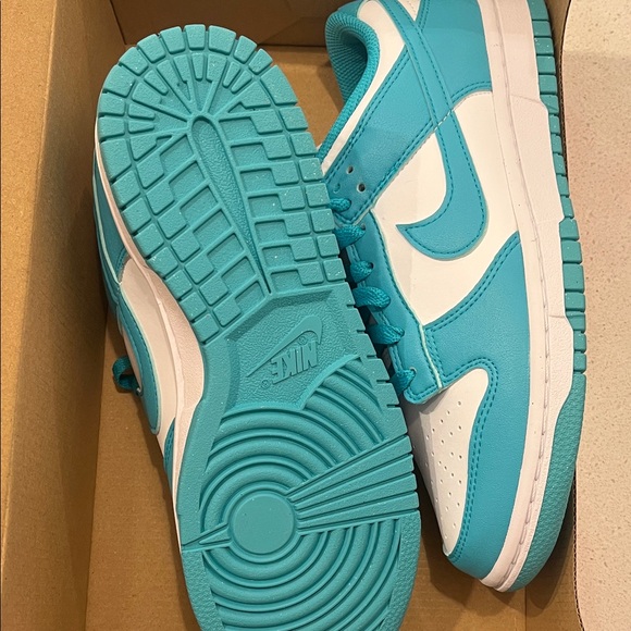 Nike Dunks - Picture 2 of 4